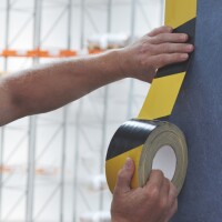 MUSTER: High Professional Gaffer-Tape, glänzend PE-beschichtet BM-029-1 75 mm,gelb/schwarz linksweisend